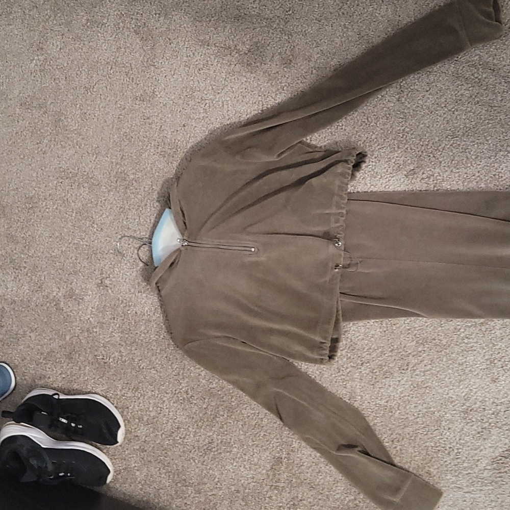 Green jogger set